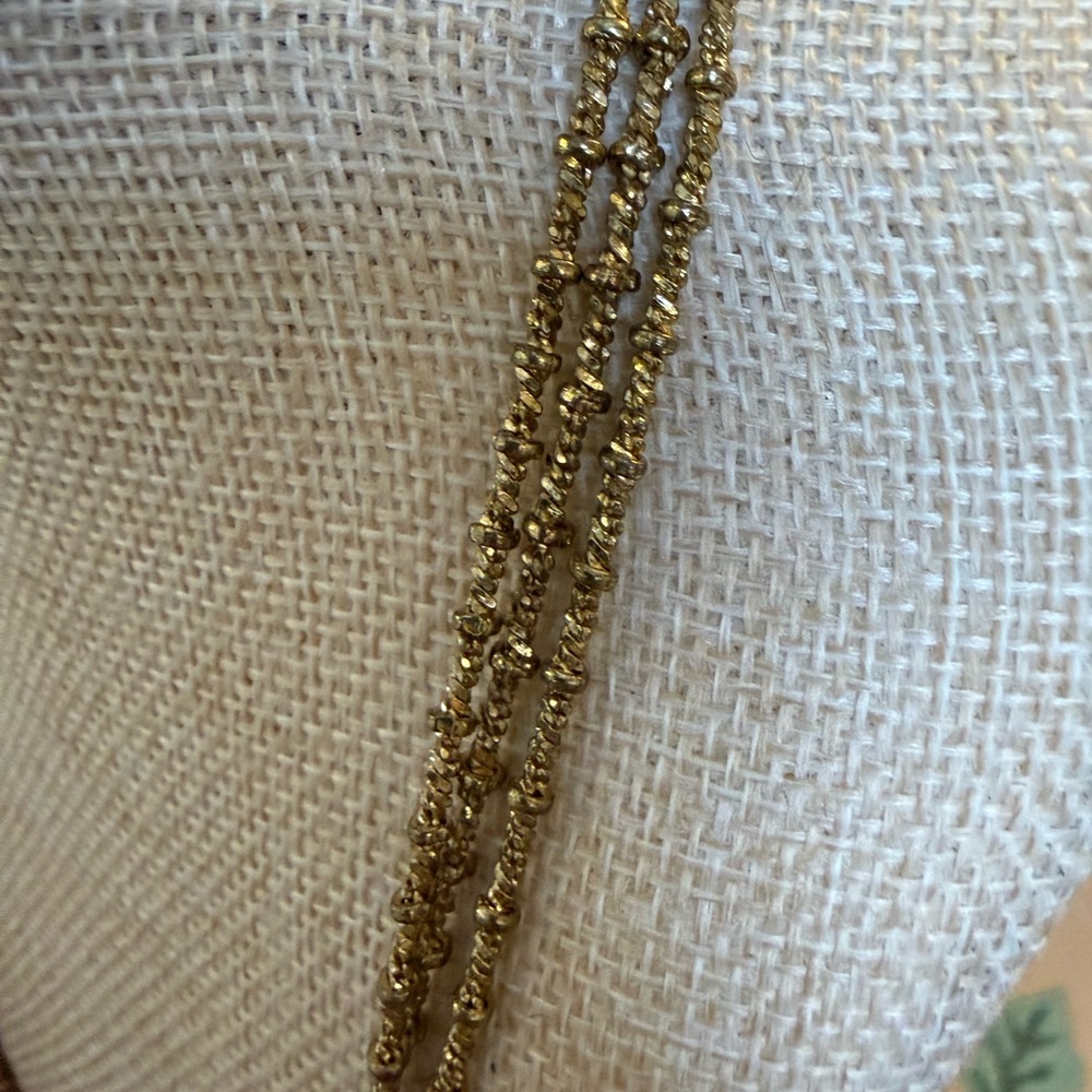 Elegant Gold-Toned‎ Necklace - Picture 2 of 6